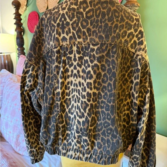 Leopard Print Button-Up Jacket - Picture 5 of 8